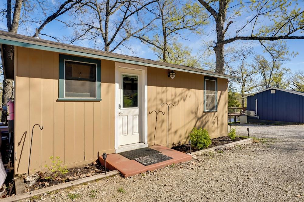 Lakeside Reeds Spring Home w/ Pool Access & Deck!