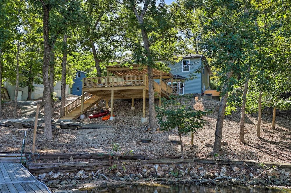 Dock & Jet Ski Slip: Lakeside Sunrise Beach Home!