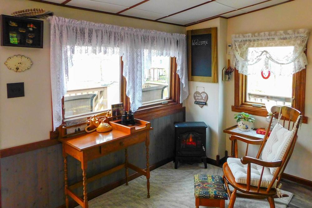 Lovely Couples Escape on Mississippi River!