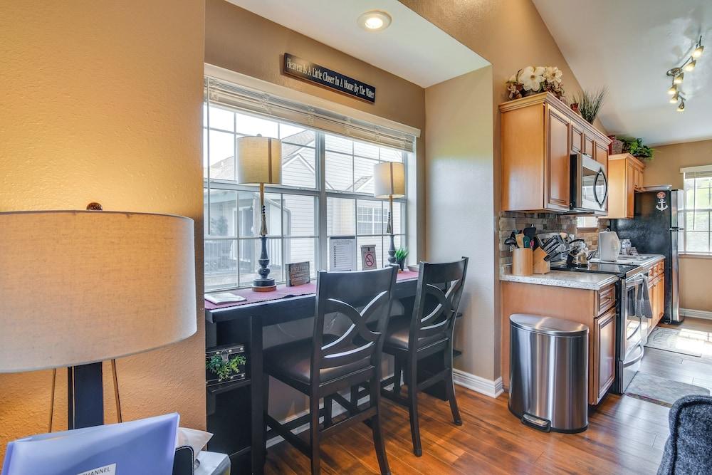 Near Silver Dollar City! Condo w/ Hot Tub & Lake
