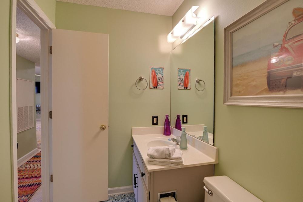 Myrtle Beach Condo 2 Mi to Surfside Beach!