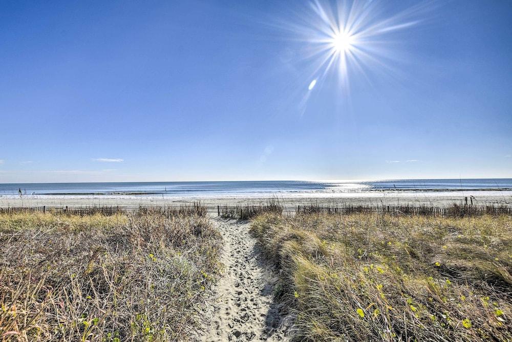 Newly Renovated Oceanfront Studio w/ Beach Access