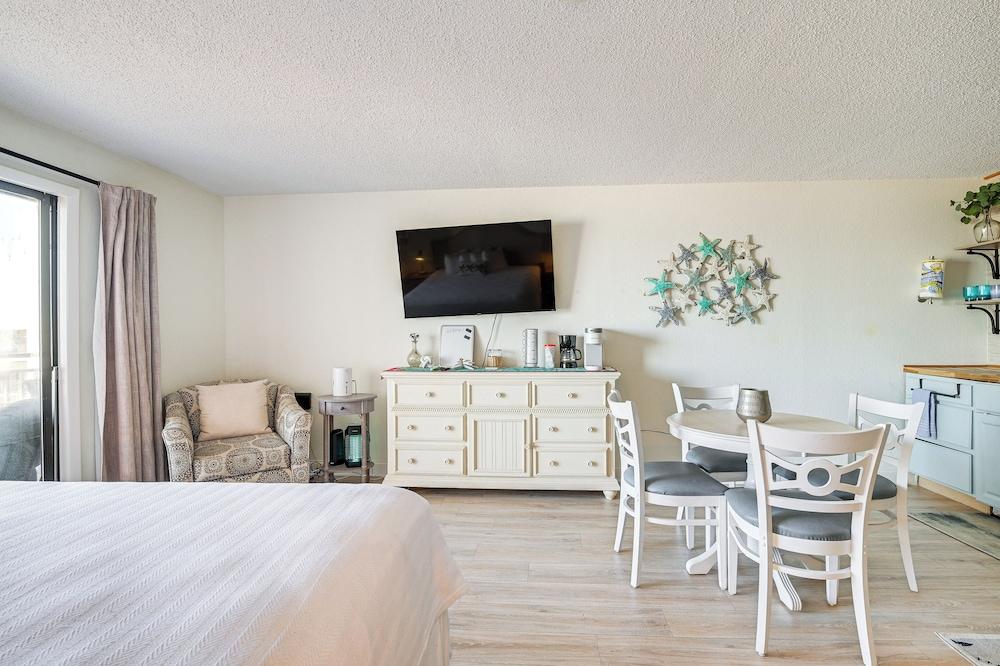 Oceanfront Condo in Myrtle Beach: Near Restaurants