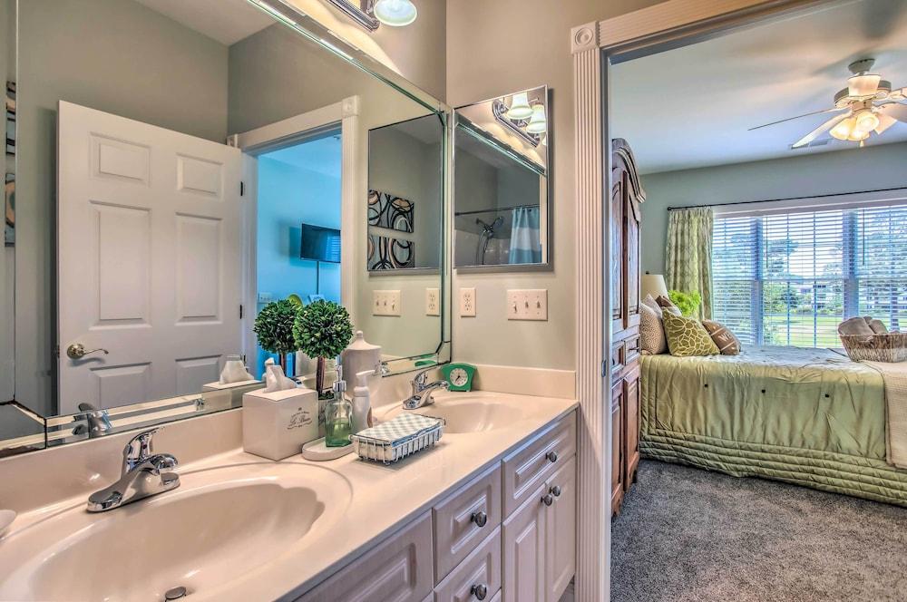 'No Rush Fore' Condo Near Beaches & Golfing!