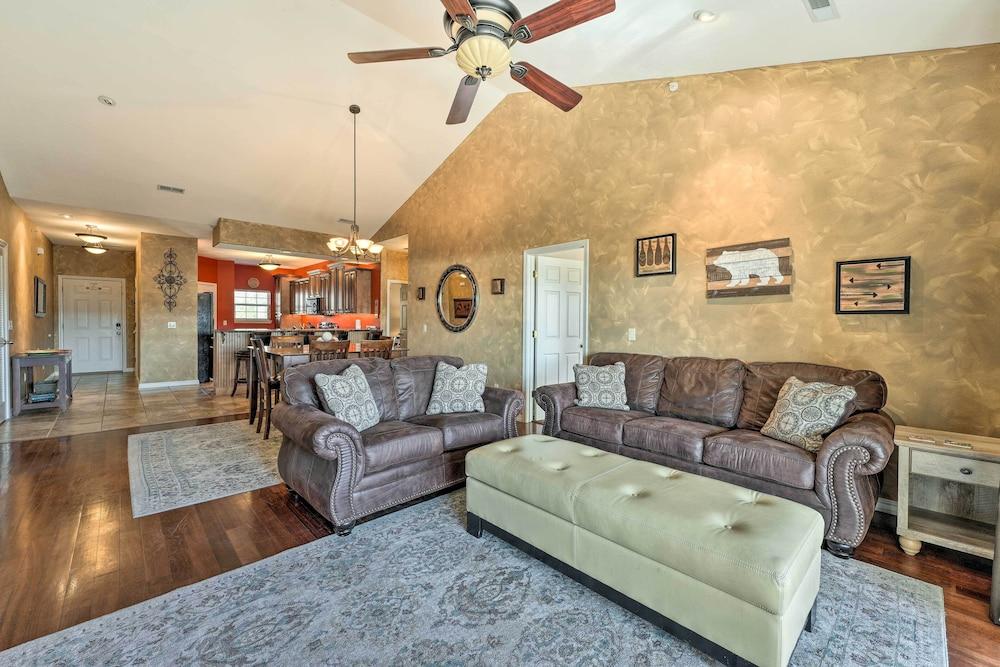 Spacious Branson Condo on Table Rock Lake!