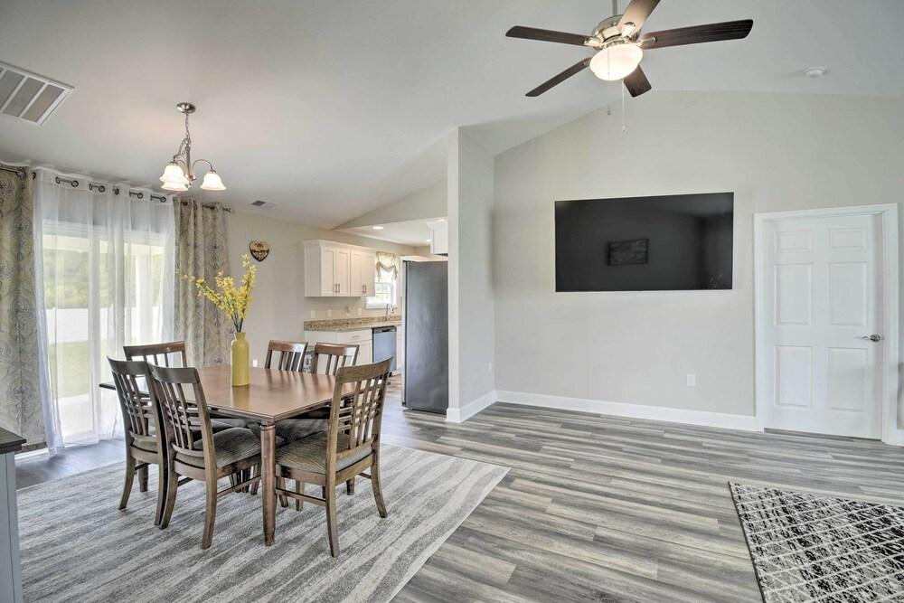 3 Mi to Golf: Loris Home w/ Big Private Yard!