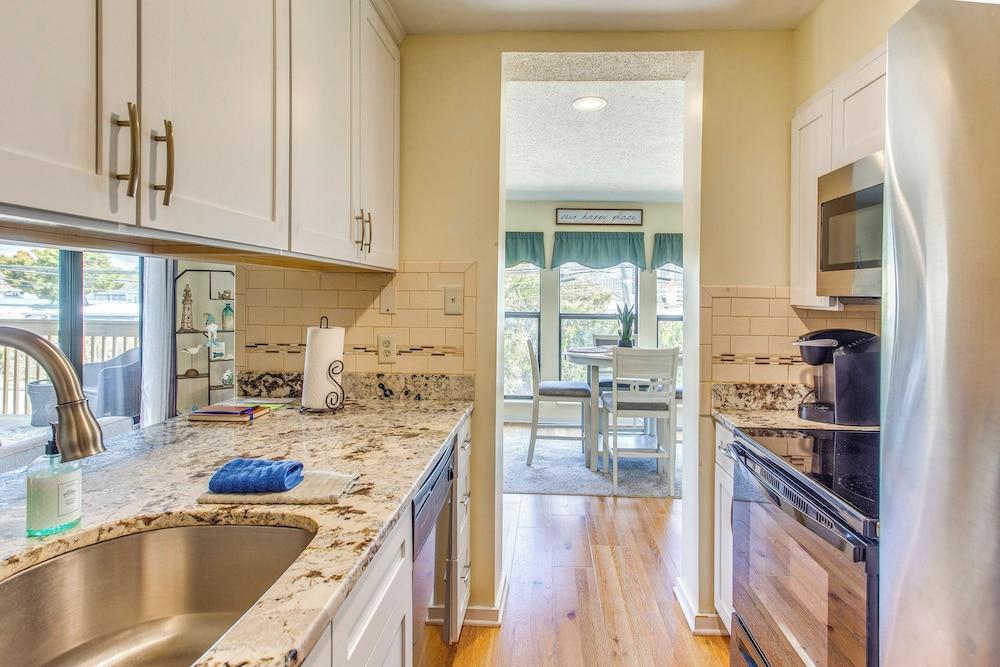 Walk to Beach + Pier: Quiet Condo in Myrtle Beach