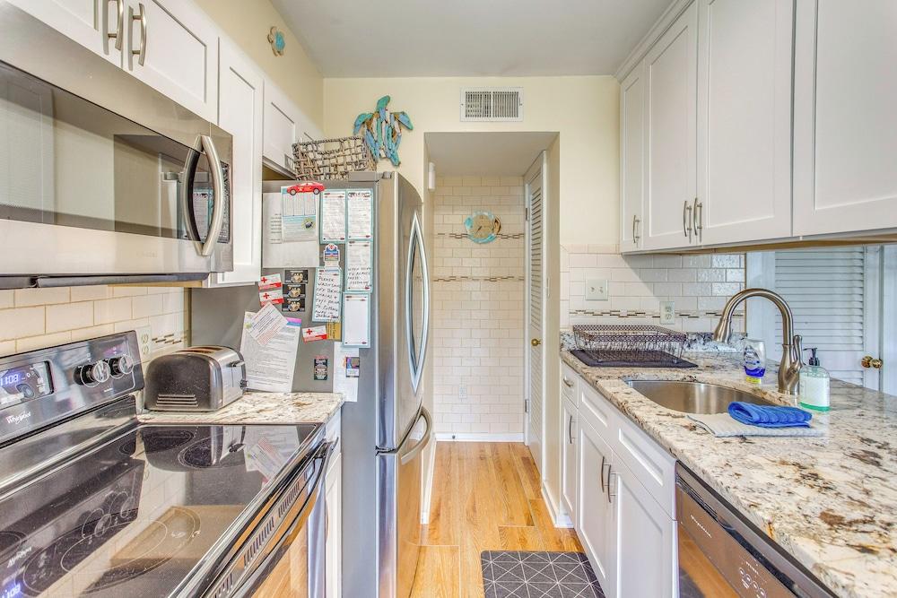 Walk to Beach + Pier: Quiet Condo in Myrtle Beach