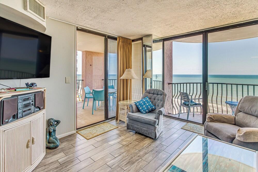 Oceanfront Condo w/ Balcony in Myrtle Beach!
