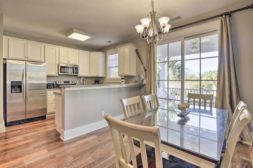 Resort Perks & Pools: Townhome By Barefoot Landing