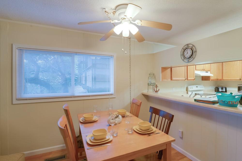 2 Mi to Apache Pier: Gem w/ Pool Access