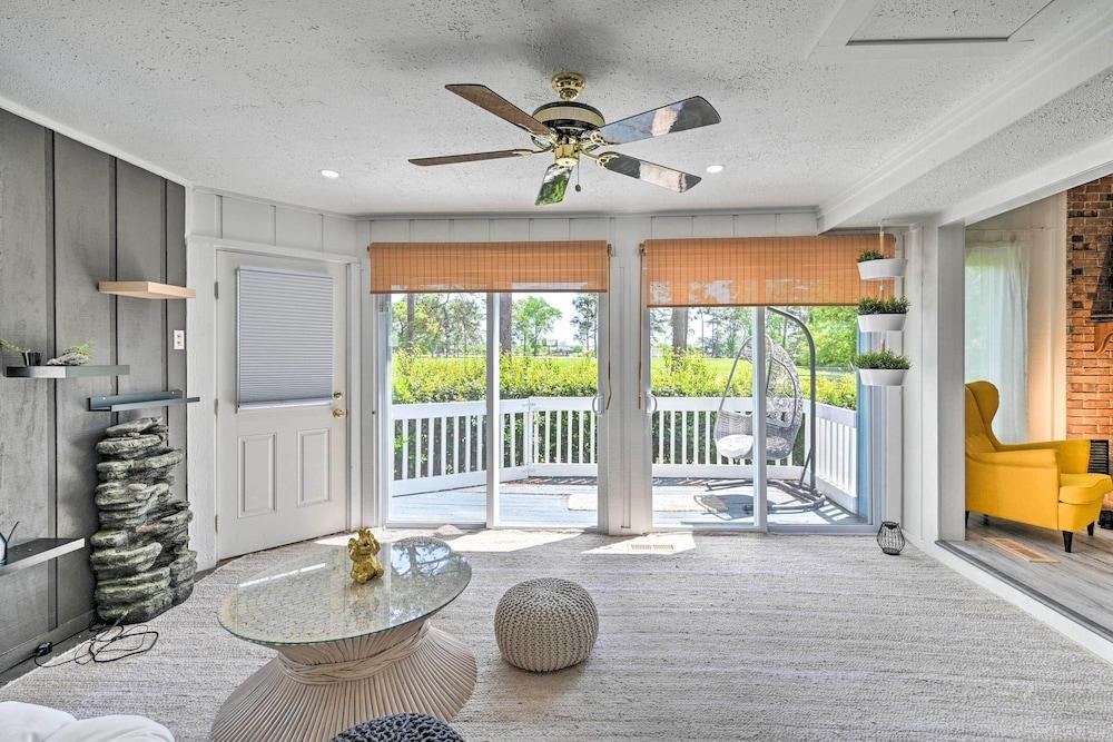 2 Mi to Beach: Myrtle Beach Golf Course Escape!