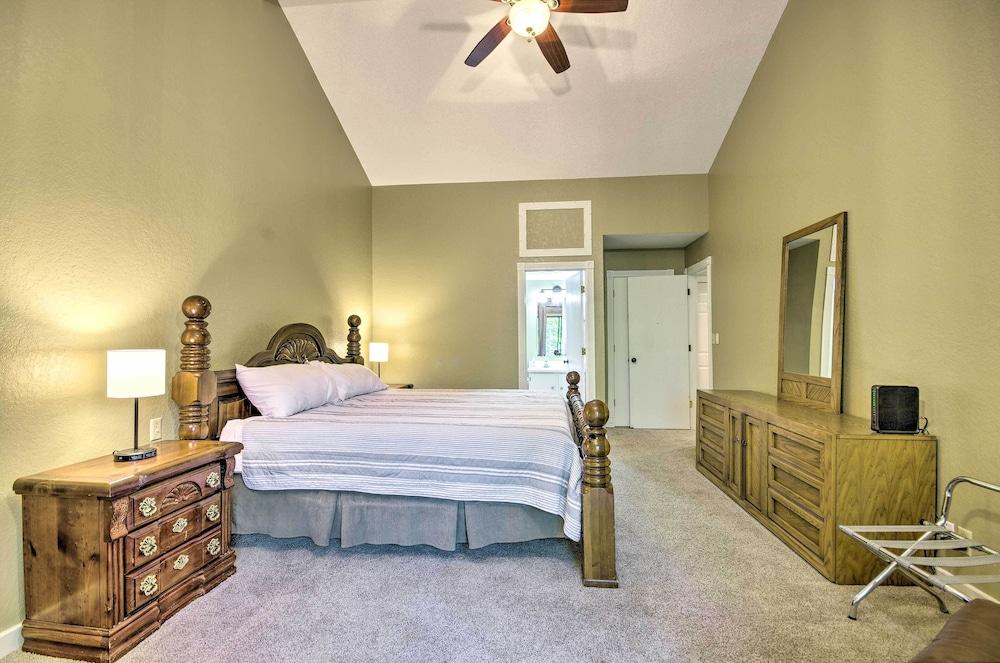 2 Decks & Pool Access: Osage Beach Retreat