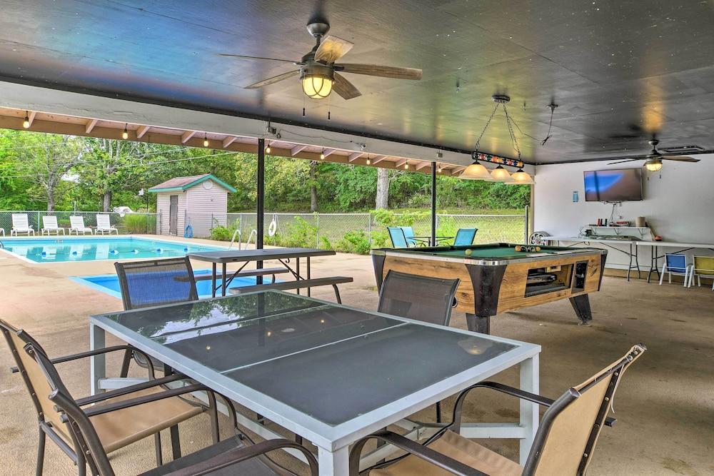 Quaint Table Rock Lake Hideout w/ Pool Access