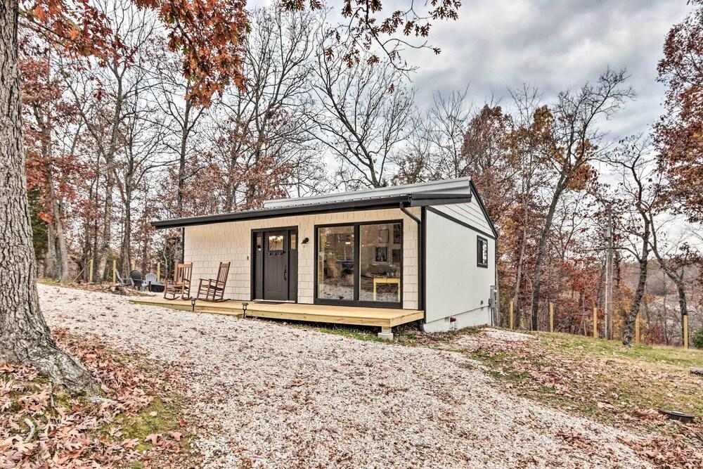 Cottage w/ Grill & Fire Pit in Osage Beach!