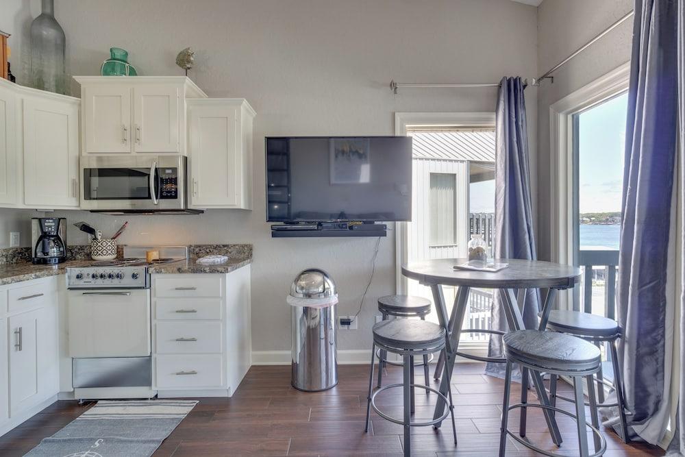 Condo w/ Community Pool & Boat Ramp in Osage Beach