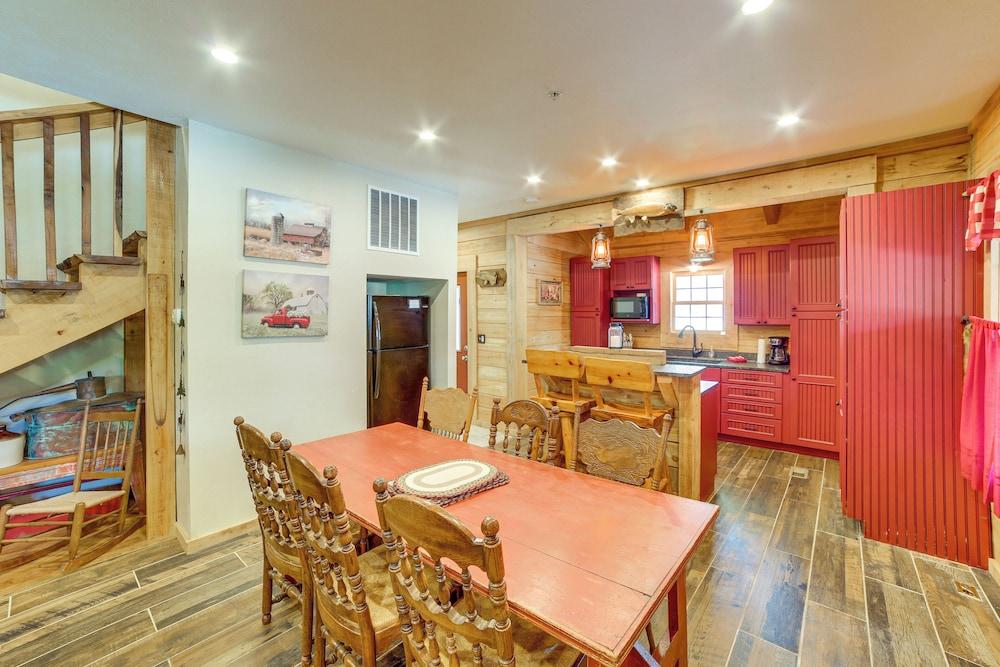 Rustic Hollister Cabin - 5 Mi to Downtown Branson