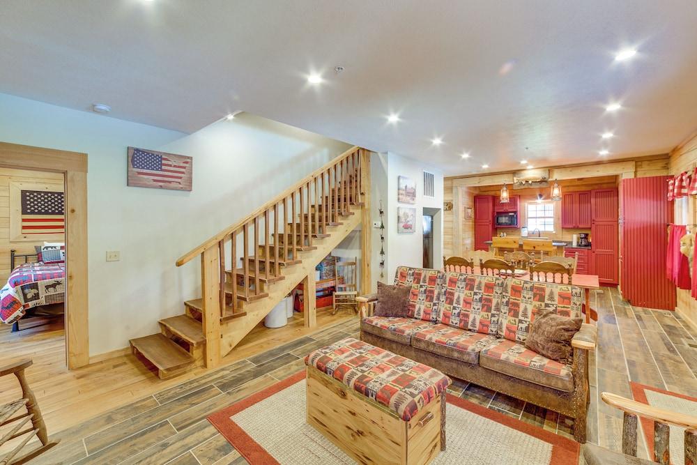 Rustic Hollister Cabin - 5 Mi to Downtown Branson