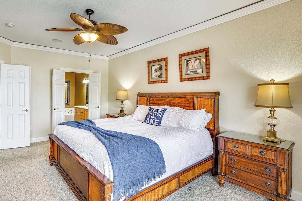 Relax by Pools: Top-floor Lands End Corner Unit