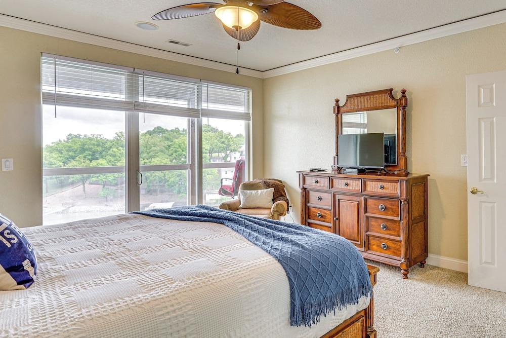 Relax by Pools: Top-floor Lands End Corner Unit