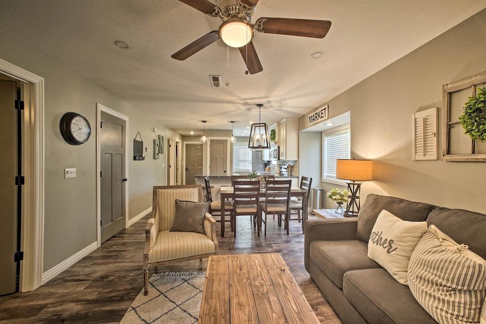 2 Mi to Silver Dollar City: Condo w/ Fireplace!