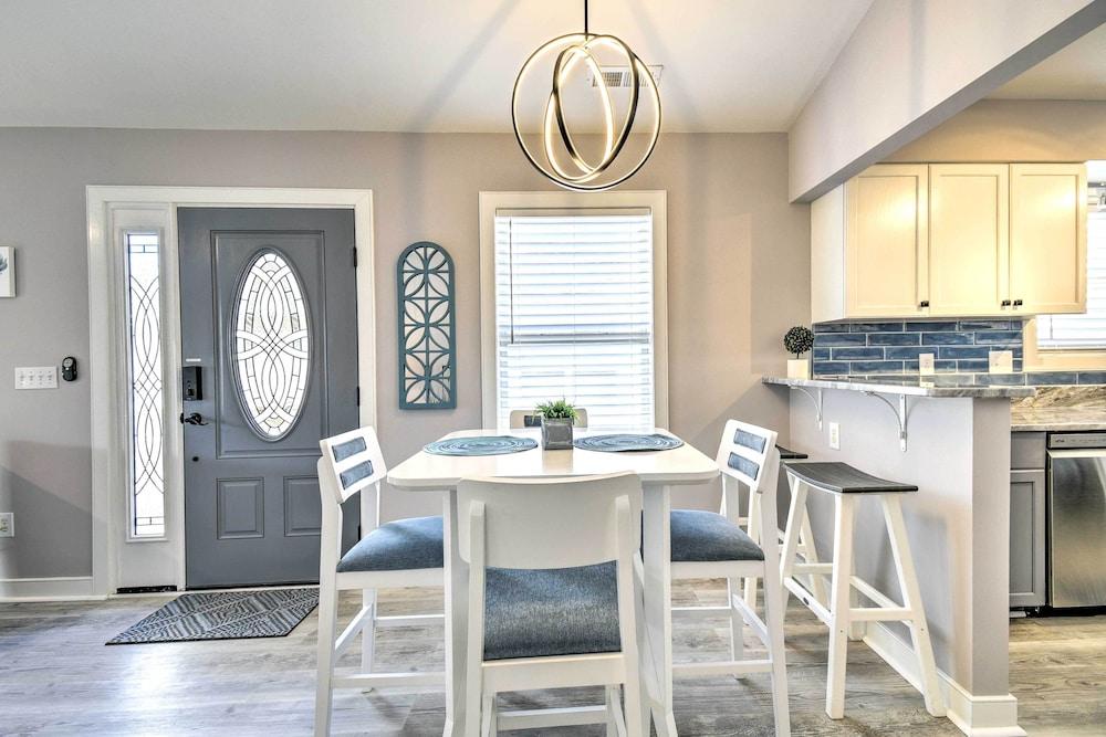 Updated Myrtle Beach Cottage w/ Shared Pool!