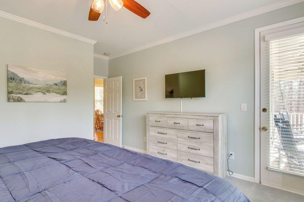 Lakefront Mccormick Gem: Deck & Golf Course Views