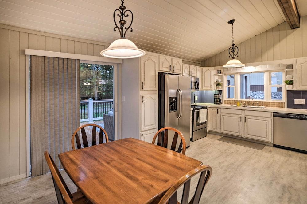 Private Dock & Lake Access: Benton Family Home