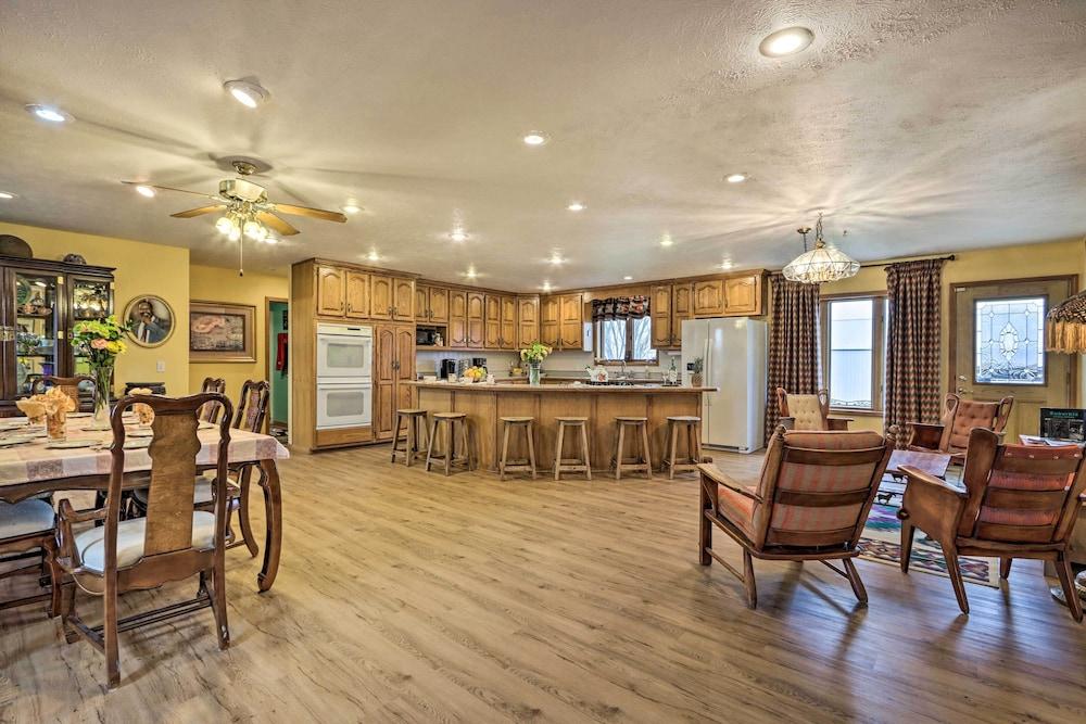 Missouri Getaway w/ Pasture Views & Patio!