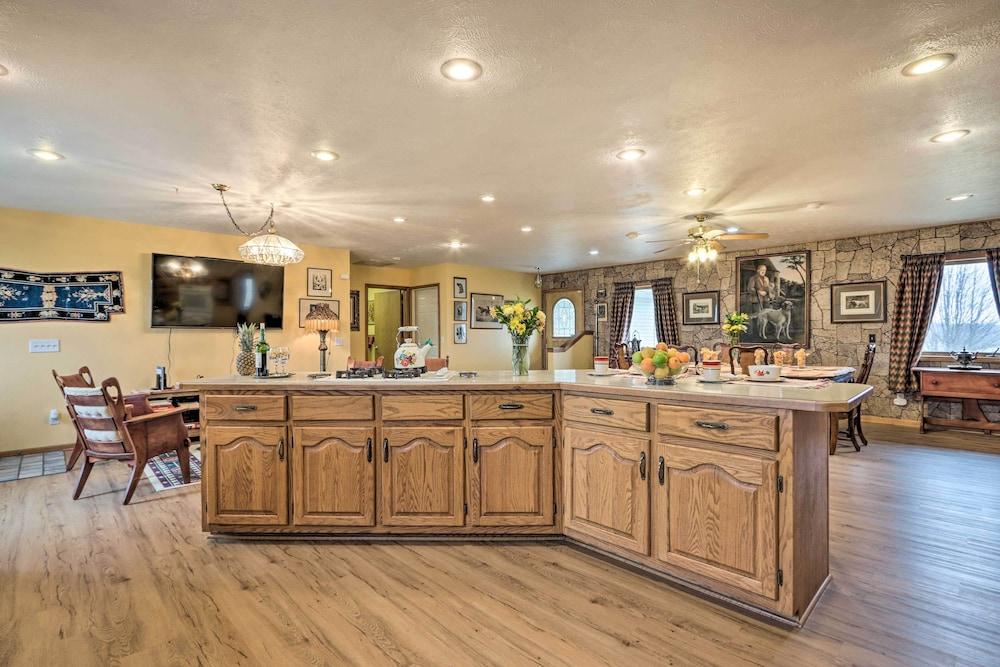 Missouri Getaway w/ Pasture Views & Patio!