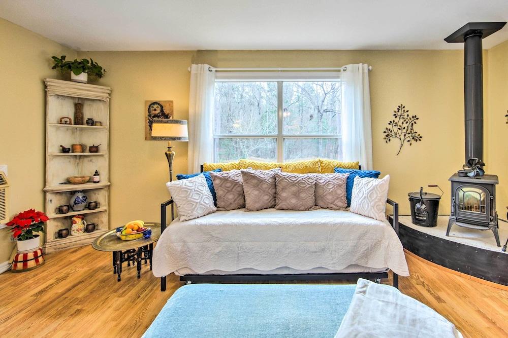 Charming Rusk Guest Cabin w/ Shared Yard