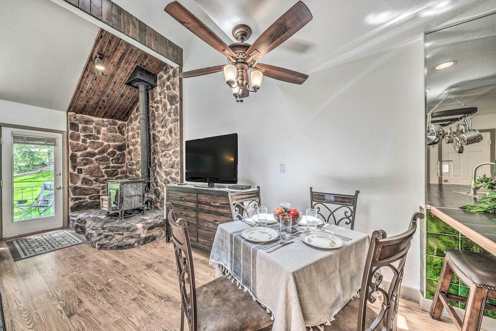 Cozy Cloudcroft Townhome ~ 1 Mi to Burro Ave!