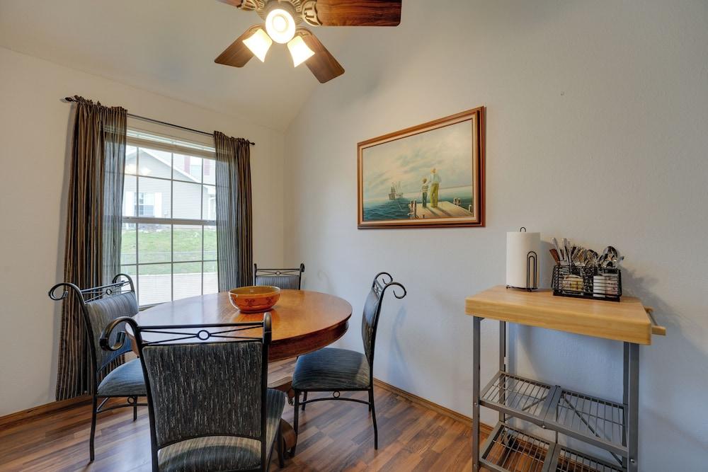 3 Mi to Titanic Museum: Branson Condo w/ Fireplace