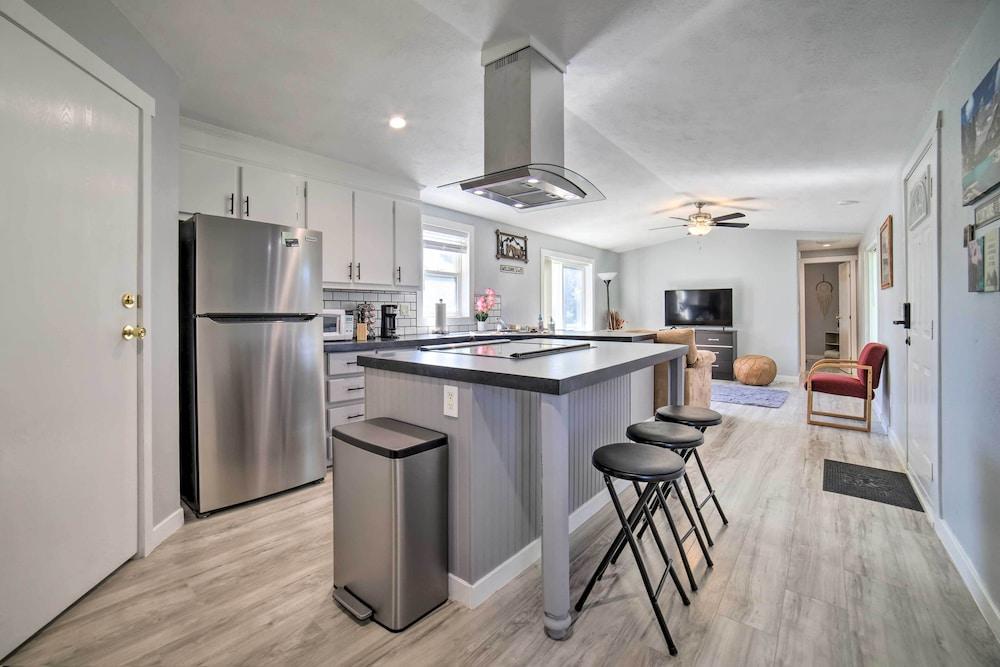 Cozy Ashton Abode w/ Yard - Near Park & Pool!