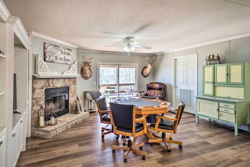 'cypress Point' Spacious Home: Pier & Boat Launch!