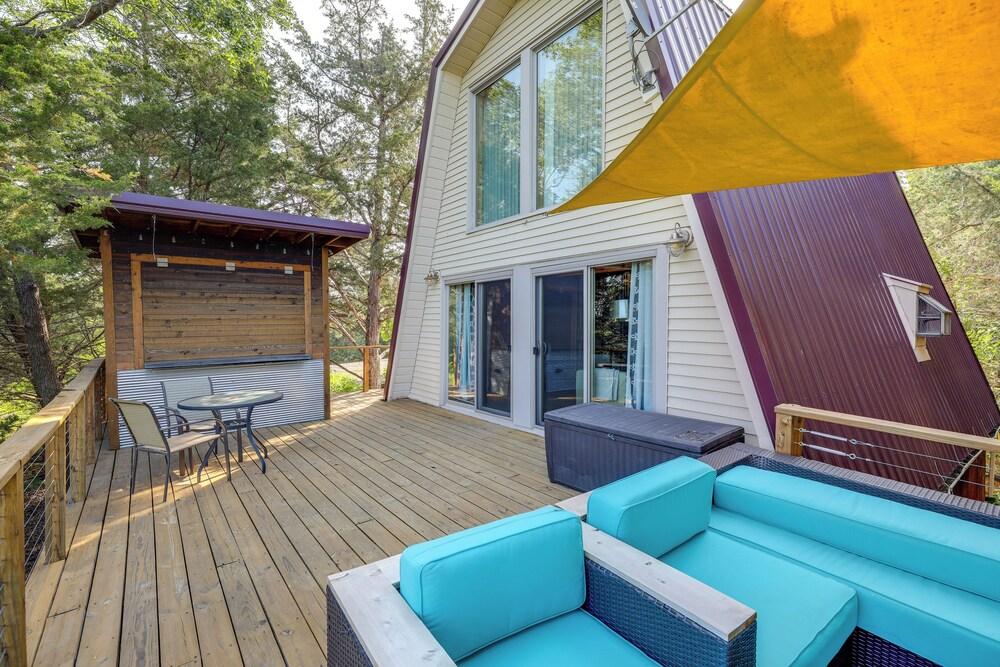 Crofton Cabin w/ Tiki Hut & Water Views!