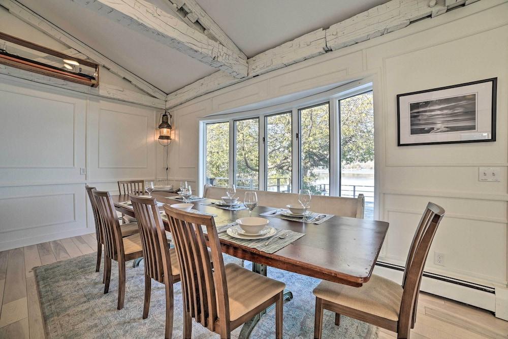 2 Living Areas, Tennis! Waterfront Suttons Bay Gem