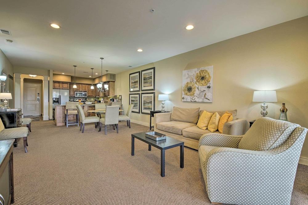 Inviting Branson Condo w/ Outdoor Dining Area