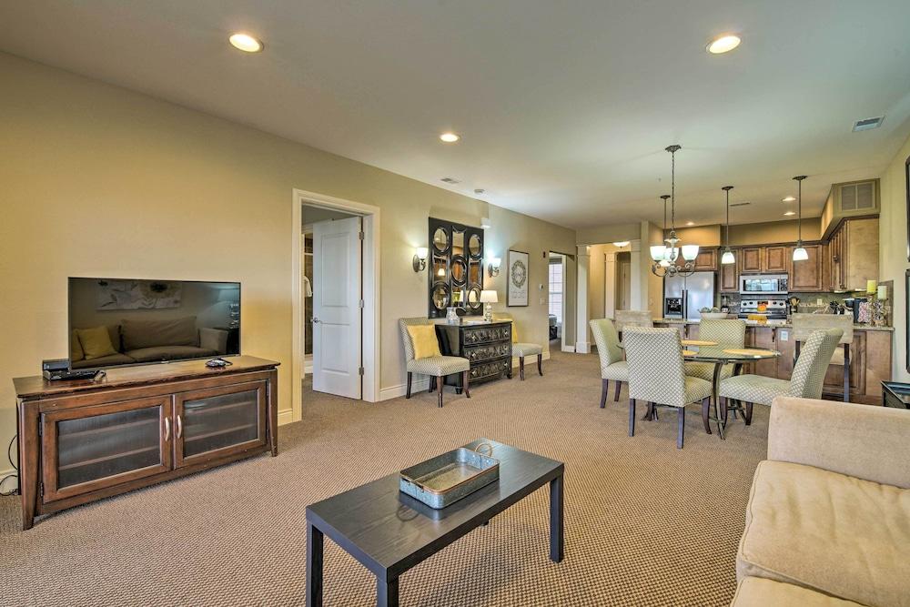 Inviting Branson Condo w/ Outdoor Dining Area