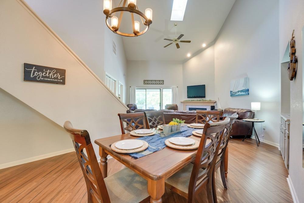 Indoor Pool Access: Golf Getaway Near 76 Strip!