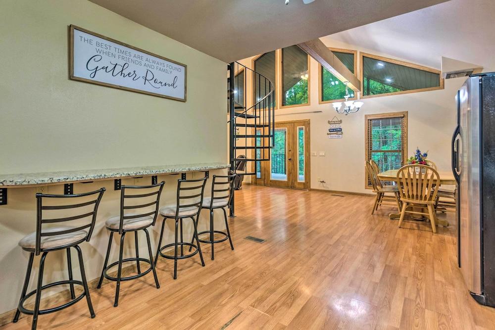 Lakefront Hideaway in Scranton: Spacious Deck