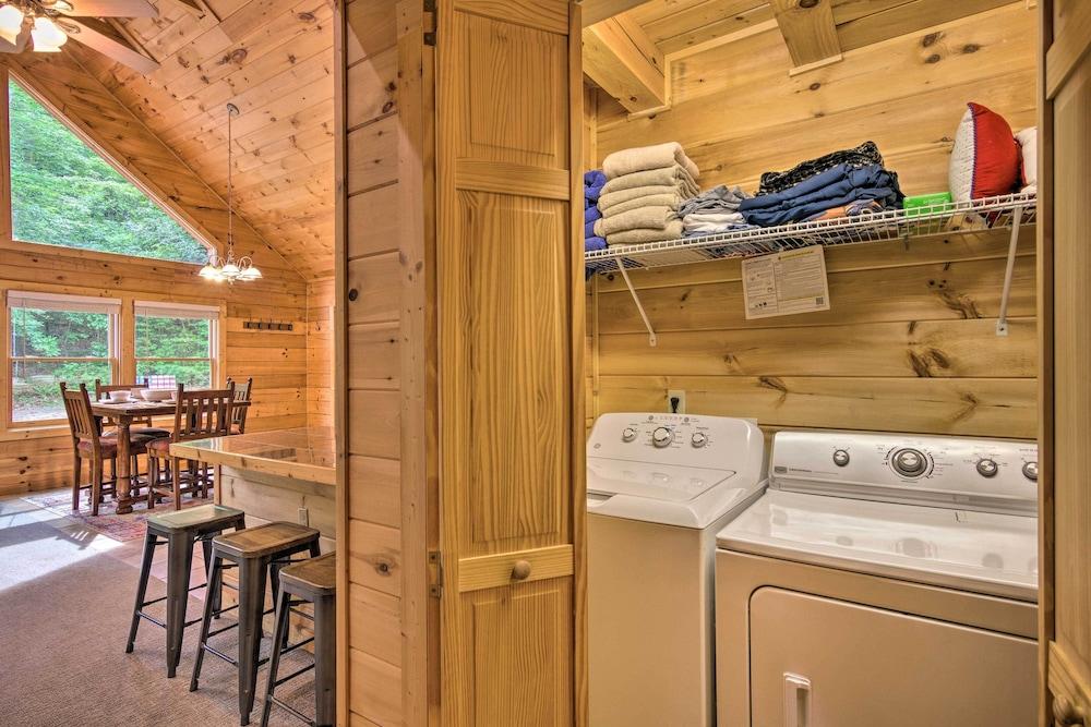 'moonshine Manor' Cabin w/ Hot Tub, Near Lake Lure