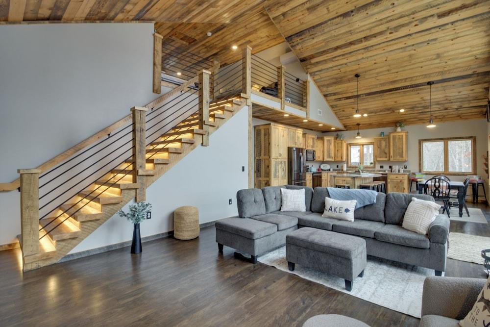 Modern Lakeside Chalet on Crow Wing Chain w/ Dock!