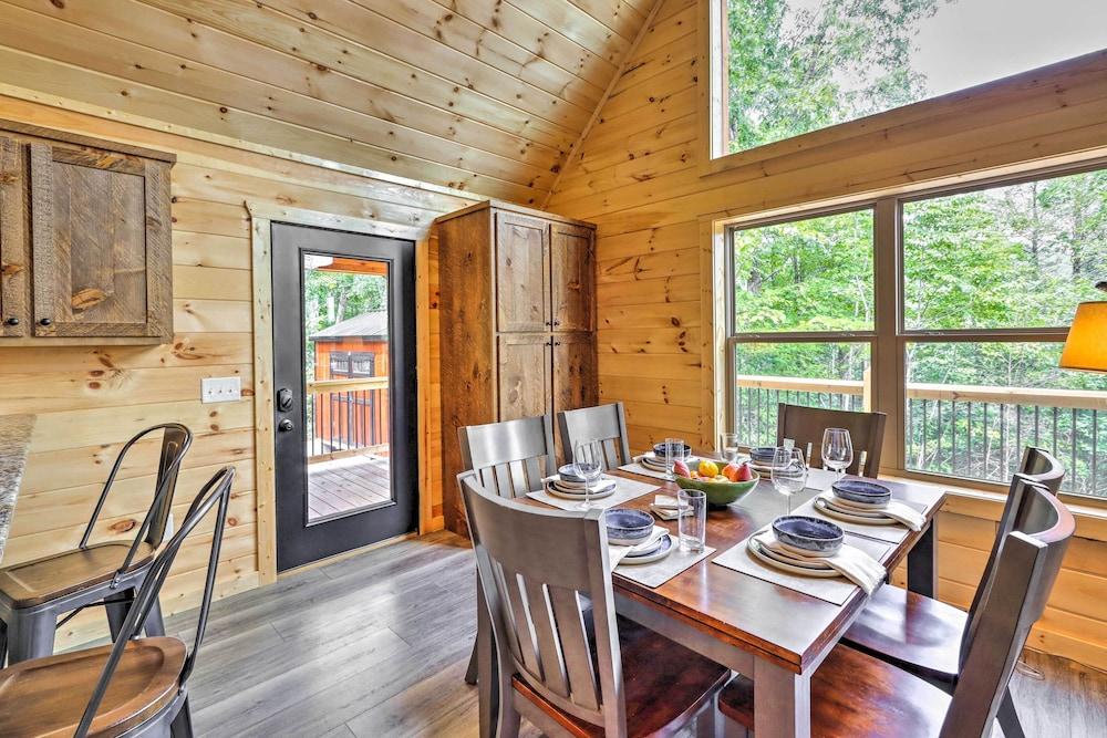 Murphy Mtn Retreat: Wraparound Deck & Hot Tub