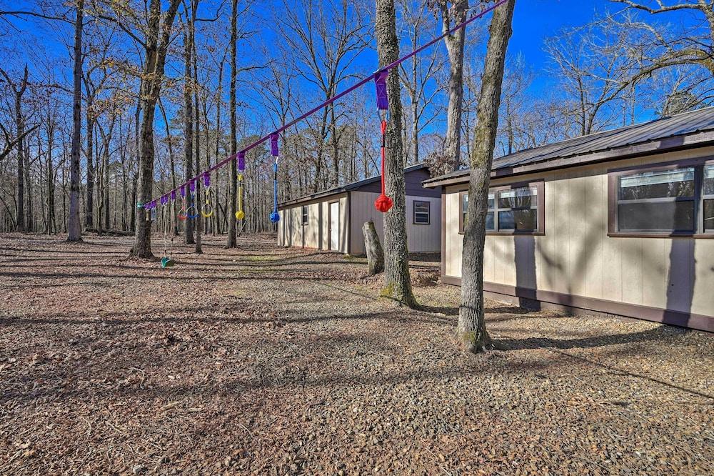 Pet-friendly 'shady Oaks' Broken Bow Gem w/ Patio!
