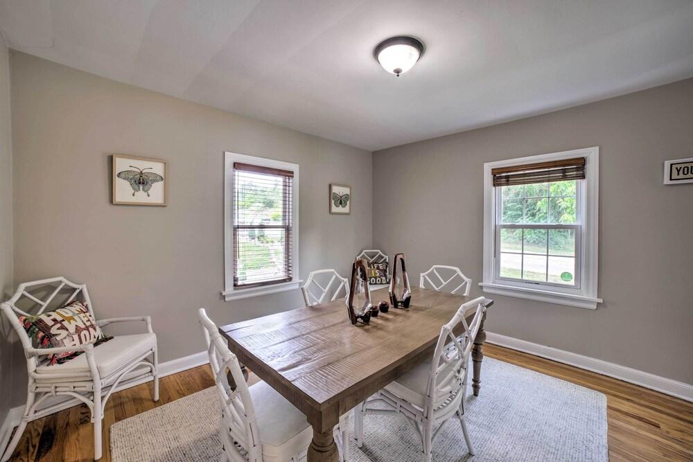 Pet-friendly Lake Getaway: 1 Block to Beach!