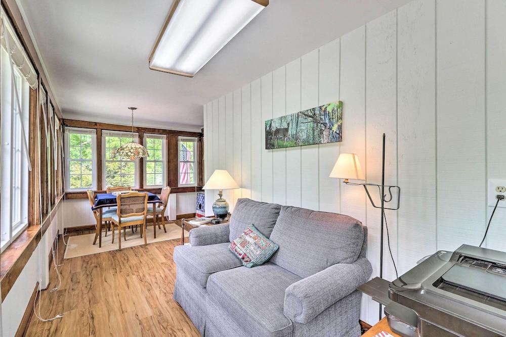 < 1 Mi to Tubing: Crumpler Getaway w/ Fire Pit!