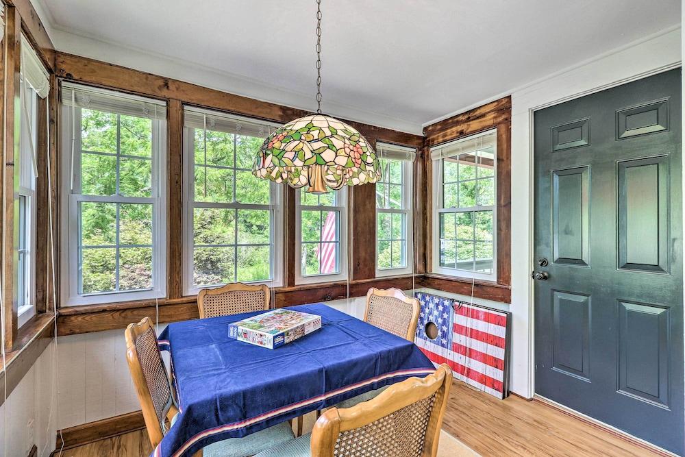 < 1 Mi to Tubing: Crumpler Getaway w/ Fire Pit!