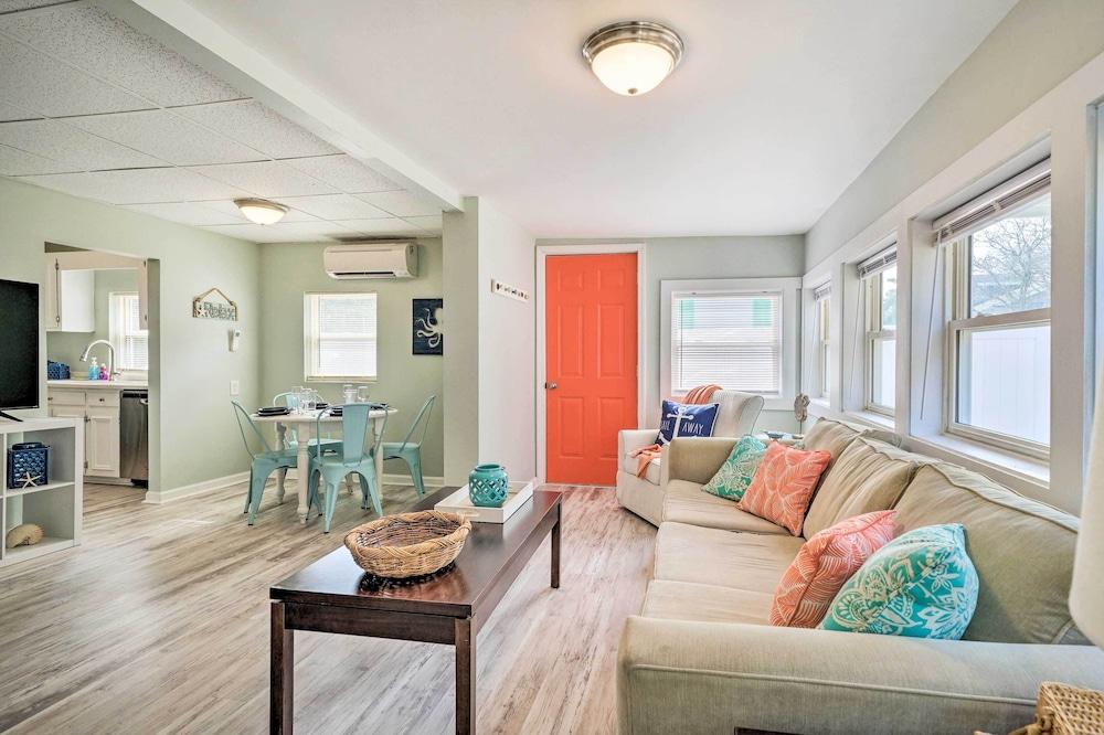 Picturesque Duplex Unit, 1/2 Mi to the Beach!