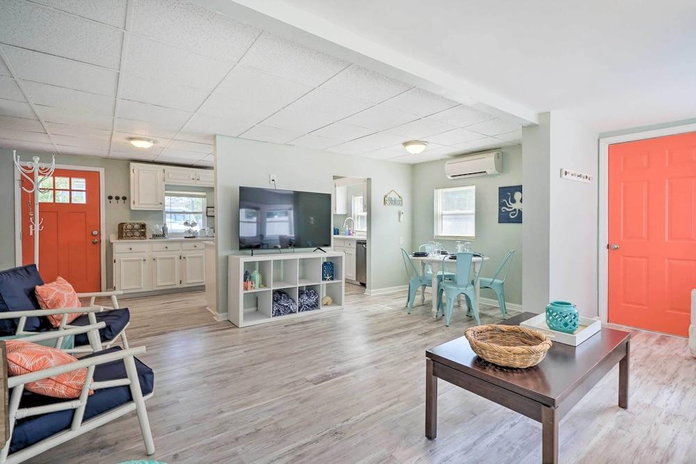 Picturesque Duplex Unit, 1/2 Mi to the Beach!